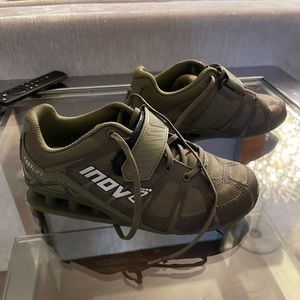 inov-8 squat shoes, size 5.5 in green (khaki)